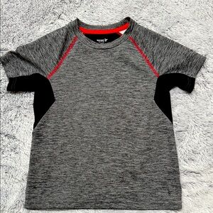 Grey active performance boys T-shirt. Size S (6-7).